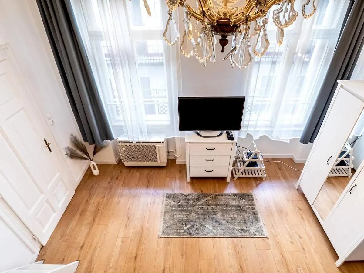 Nora Apartment - At The Danube Budapest